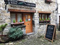 Hostal Ezkaurre - B&B Isaba