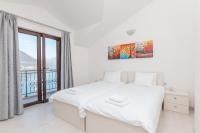 Komfort Apartment mit 2 Schlafzimmern, einem Balkon und Meerblick