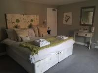 B&B Warminster - The Angel Inn - Bed and Breakfast Warminster