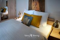 B&B Posen - Very Berry - Orzeszkowej 16 - MTP Apartment, parking, check in 24h - Bed and Breakfast Posen