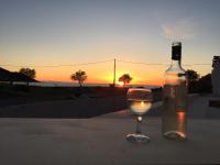 Patmos Sunshine Houses - Just a 5-Minute Walk from Skala Square and the Port - B&B Patmos