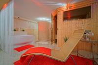 Doppelzimmer mit Whirlpool-Badewanne