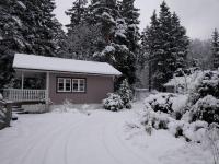 Comfortable Cottage at Scenic Lake - B&B Landvetter