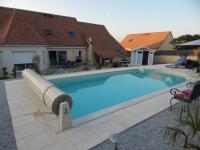Zweibettzimmer mit Poolblick