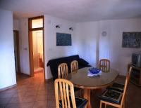 Appartamento con 2 Camere da Letto, Terrazza e Vista Giardino 