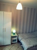 Tweepersoonskamer met 2 Aparte Bedden en Gedeelde Badkamer