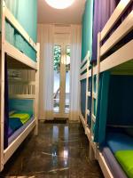 Posto Letto in Dormitorio Misto con 4 Letti