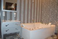 Studio with Spa Bath