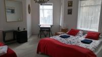 Large Double Room with Shared Bathroom