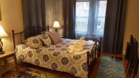 Zimmer mit Queensize-Bett und Gemeinschaftsbad