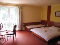 Vierbettzimmer mit Dusche