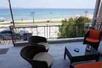 B&B Nea Potidaia - Amazing Beach House ,100sqm, In front of the Sea! - Bed and Breakfast Nea Potidaia