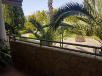 Vierbettzimmer mit Gartenblick