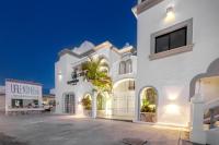 Valentina Suites by Las Flores Vacation Rentals - Bed and Breakfast