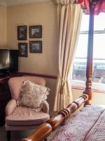 Double Room with Four Poster Bed and Sea View (4)