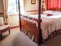 Double Room with Four Poster Bed and Sea View (4)