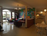 Dreibettzimmer mit Gartenblick