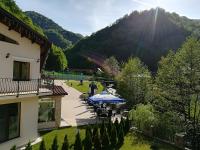 Camera Matrimoniale con Vista Giardino