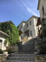 Artsistas Houses - Bed and Breakfast
