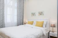 Deluxe One-Bedroom Apartment
