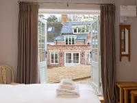 14 Vineyard Street - B&B