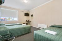 Triple Room (3 single beds) with Shared Bathroom
