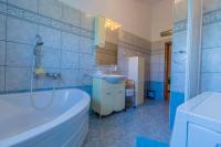 Kuća za odmor Rajčić - Bed and Breakfast Unešić