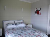 The Lake Queen Room