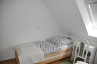 Gäste-und Ferienwohnung Magdeburg Alt-Olvenstedt, zwei Schlafzimmer, Treppenlift, ruhige Lage, Nähe Klinikum und Abfahrten A 2 und A 14 - Chambres d'hôtes Magdebourg