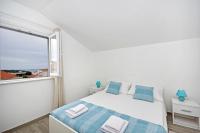 Apartamento de 2 dormitorios con terraza