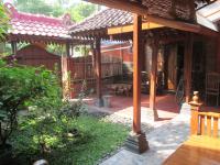 Rumah Ukhi Guest House - B&B Yogyakarta