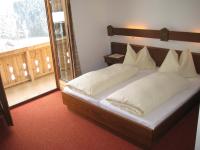 Comfort Two-Bedroom Apartment with Balcony
