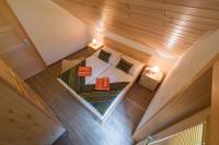 Apartment with Mountain View