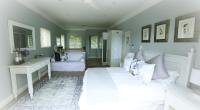 Deluxe Honeymoon Suite