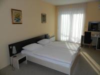 Doppelzimmer mit Balkon und Flussblick