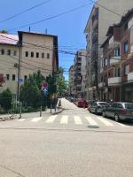 Redon's City Center Apartment - Bed and Breakfast Pristina