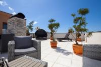 Luxury Apartment with Private Rooftop Terrace - B&B Pula