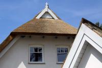 Ferienhaus Rubin mit Sauna und Kamin, Reetdachhaus am Walde - Chambres d’hôtes Trassenheide