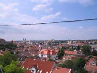 Dreibettzimmer mit Stadtblick