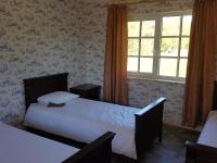 Dreibettzimmer mit Gartenblick