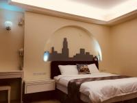 Zimmer mit Queensize-Bett und Balkon