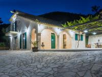 Villa Kanalos - Private Pool & Stunning Views, by ZanteWize - Bed and Breakfast