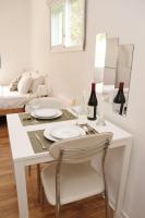Holiday studio apartment near the Bahá ' í gardens - Chambres d’hôtes