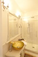 Camera Tripla Superior