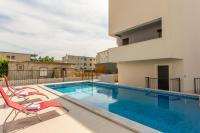Luxury 3 Bed Apartment, large terrace, pool, close to beach and Split! - B&B Podstrana