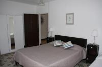 Dreibettzimmer mit Gartenblick