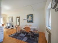 Modern city centre flat by Tivoli Gardens