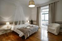 Queen Room with Shared Bathroom