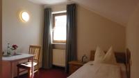 Zweibettzimmer mit Bad