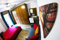 Chambre Lit Queen-Size avec Salle de Bains Commune 